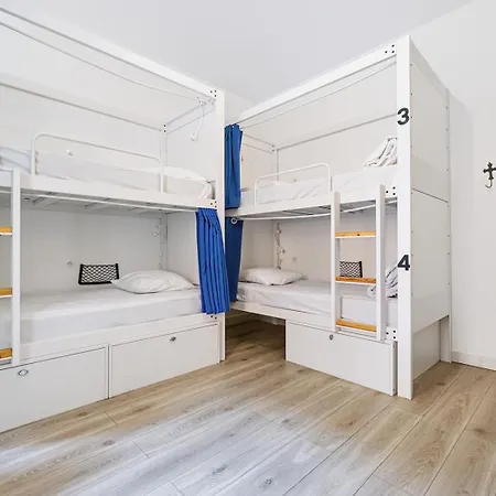 Hostel Le Couvent - *