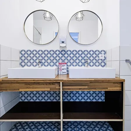 Hostel Le Couvent - *