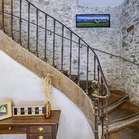 Hostel Le Couvent - *